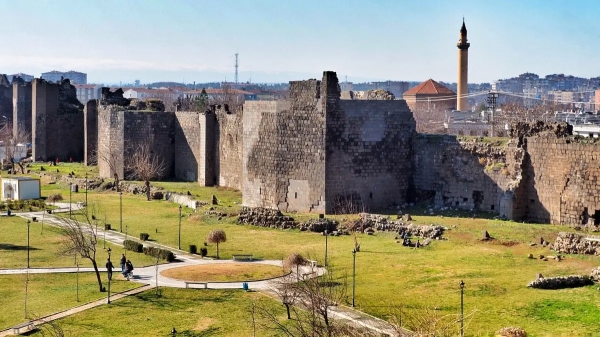 Diyarbakır Tarihini Keşfedin: Yeni Turistik Rotaların Açılışı